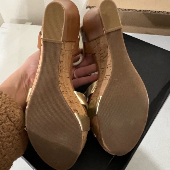 Brand new Guess platform leather sandals - Picture 4 of 4